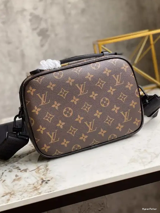 LOUIS VUITTON S LOCK MESSENGER 0517